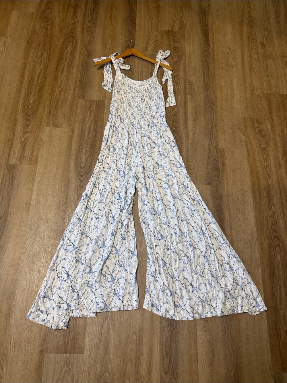 Blue Floral pants dress soft flowy comfortable size Medium